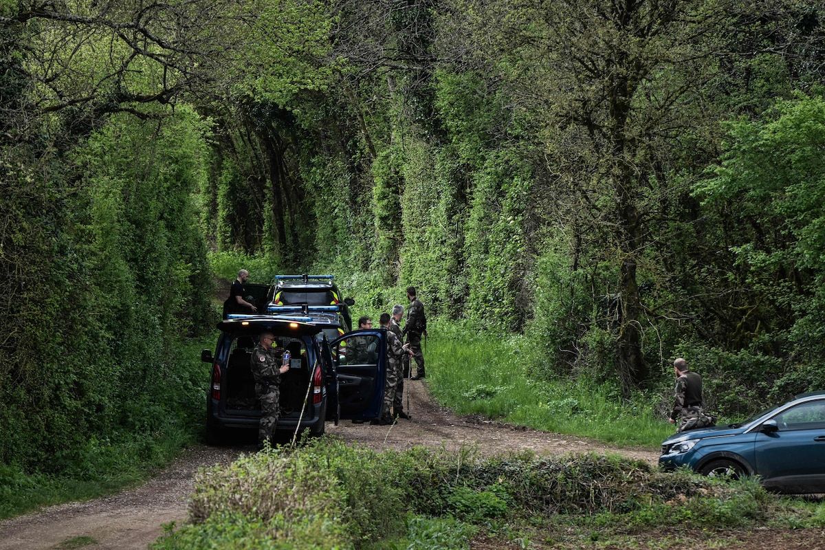 French gendarmes take part in search operations aimed at locating the missing 28-year-old jogger, Agathe Hilairet in Vivonne, western France, on April 13, 2025. The large-scale operation deployed to find a 28-year-old jogger missing in Vienne since April 10, was lifted on April 12, 2025 evening, after more than 48 hours without any sign of life, now giving way to the judicial aspect of the investigation. (Photo by Philippe LOPEZ / AFP)