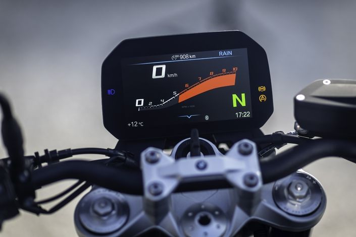 More fun this BMW F 900 R version 2025?