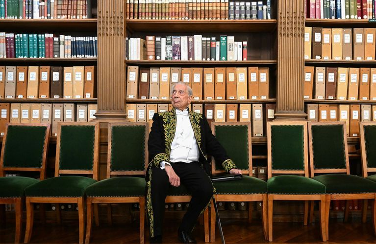 Mario Vargas Llosa at the French Academy in 2023.