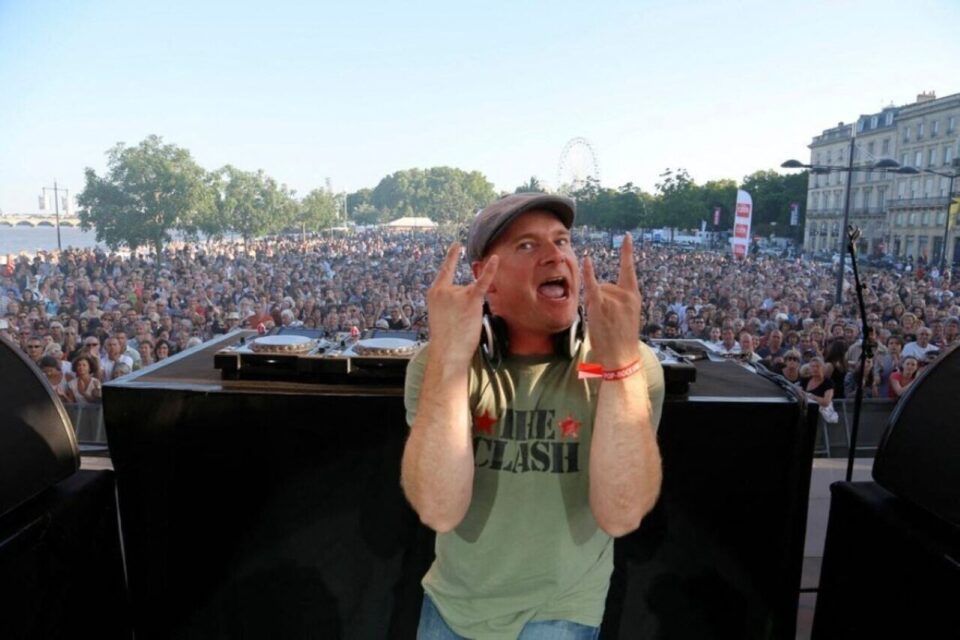 DJ Loran, an emblematic figure of RTL2, will set fire to the Bugatti circuit this Friday.
