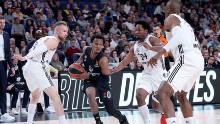 Paris Basketball TJ Shorts (black jersey at the center) during the match against Real Madrid at the Movistar Arena in Madrid, April 3, 2025. (Thomas Coex / AFP)