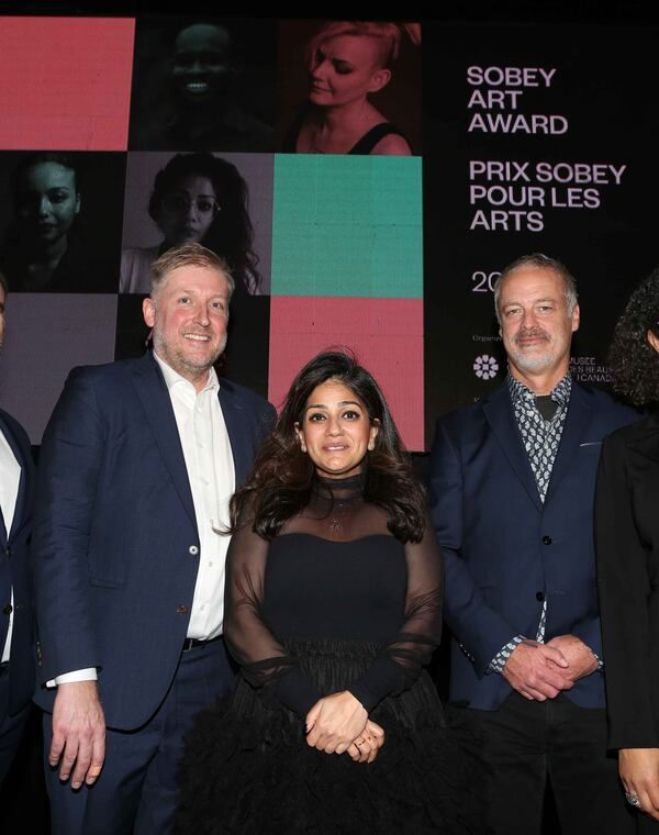 Divya Mehra, winner of the Sobey Prize for the 2022 Arts, is surrounded by Jonathan Shaughnessy, director of the Conservation initiatives of the Musée des Beaux-Arts in Canada and Rob Sobey, president of the Sobey Foundation Council for the Arts.