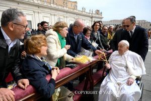 Skilled appearance of the Pope on Saint-Pierre square during the branches © Vatican Media