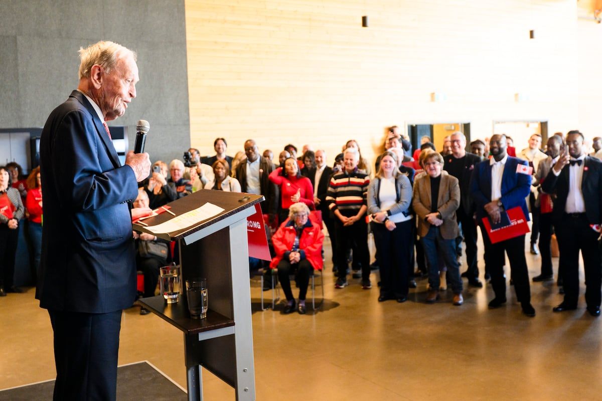 During his speech, Jean Chrétien attacked Donald Trump, praised Mark Carney and pleaded for Canadian unit.