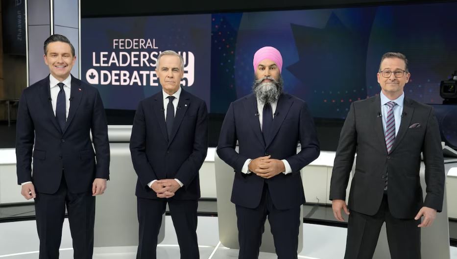 The four chiefs on the set of the debate.