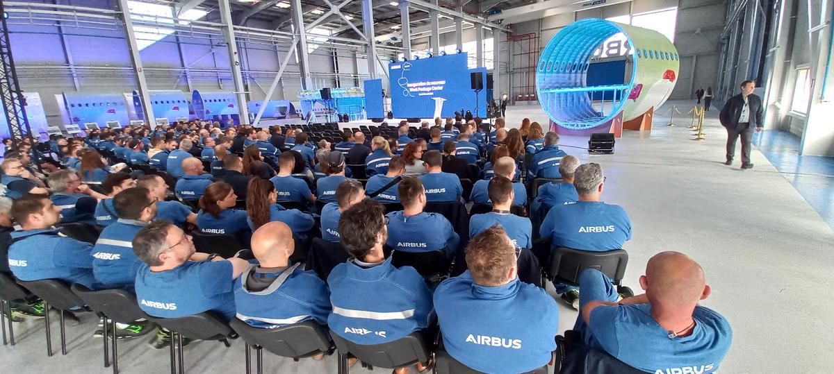 Part of the employees, all in blue outfit with the image of Airbus Atlantic, attended the inauguration.
