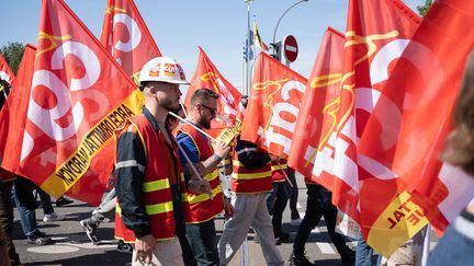 At the CGT call, ArcelorMittal employees paraded, on May 1, 2025 in Dunkirk (North), against the suppression plan in the steelmaker. (Delphine Lefebvre / Hans Lucas / Via AFP)