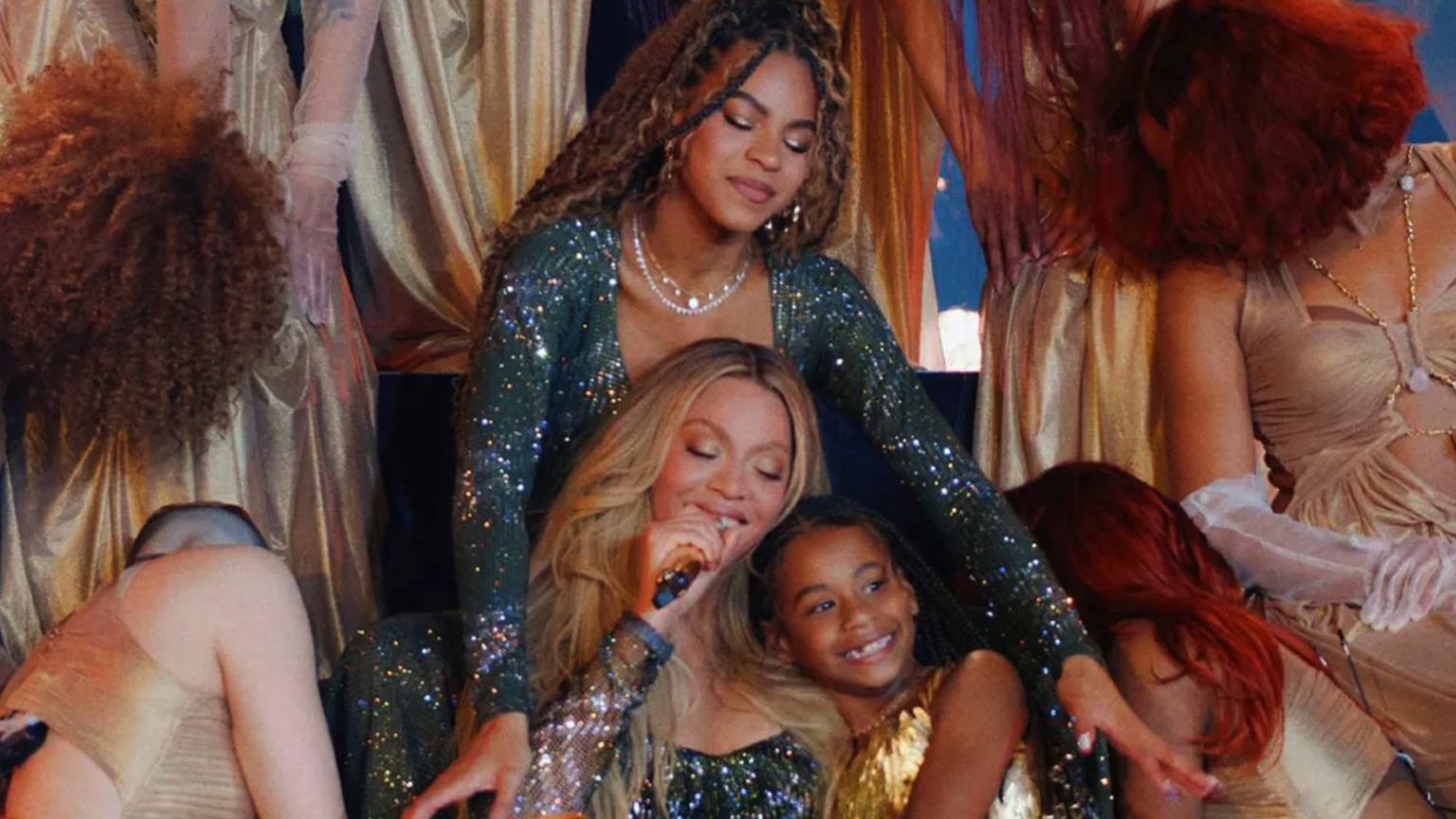 Beyoncé surrounded by her two daughters, Blue Ivy (top) and Rumi (bottom). Instagram