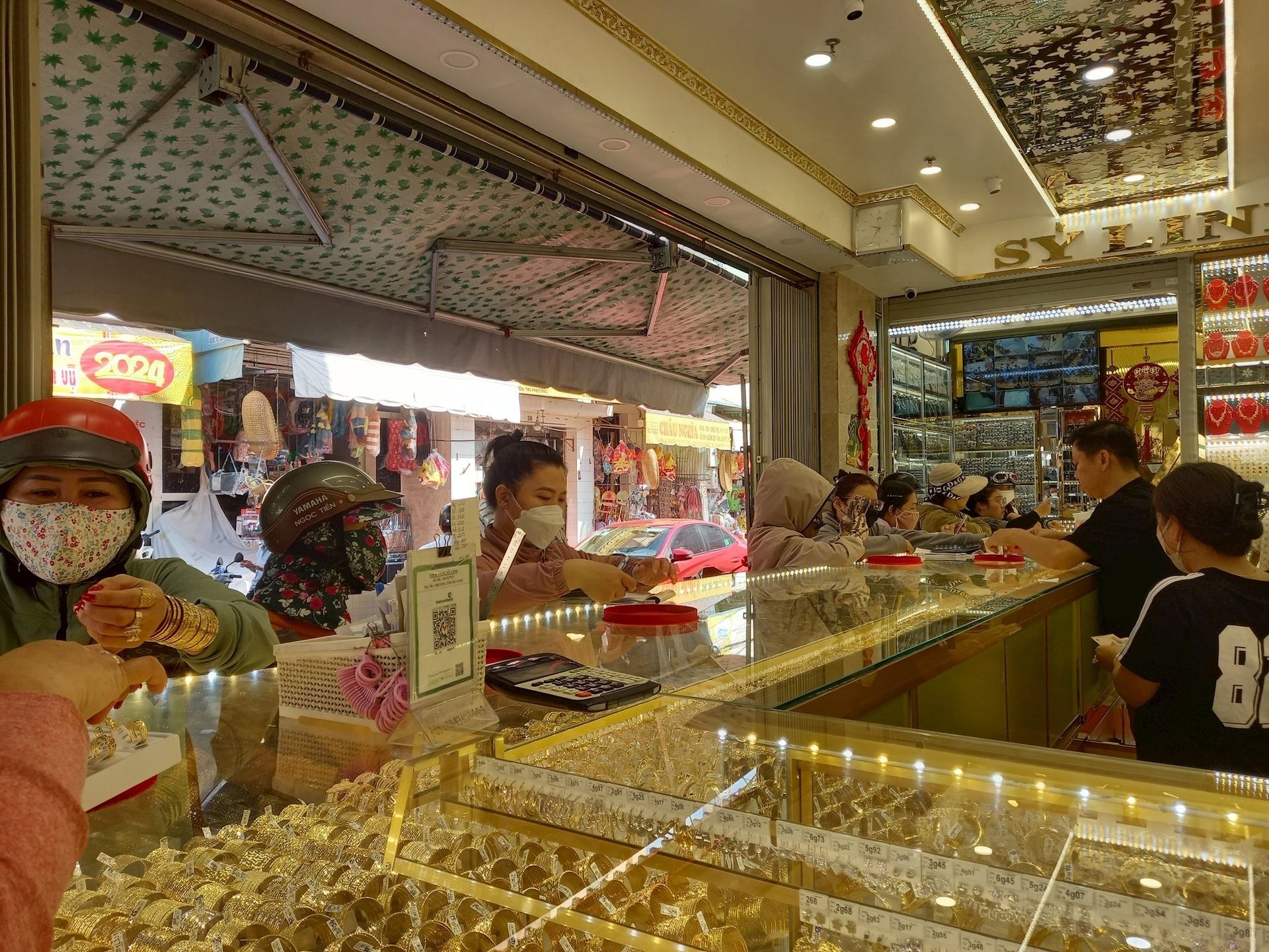 Gold price on May 1, 2025: the price of gold falls at its lowest level in 2 weeks