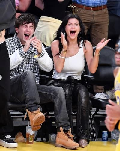 (Photos) See Timothée Chalamet and Kylie Jenner very in love in the Lakers match
