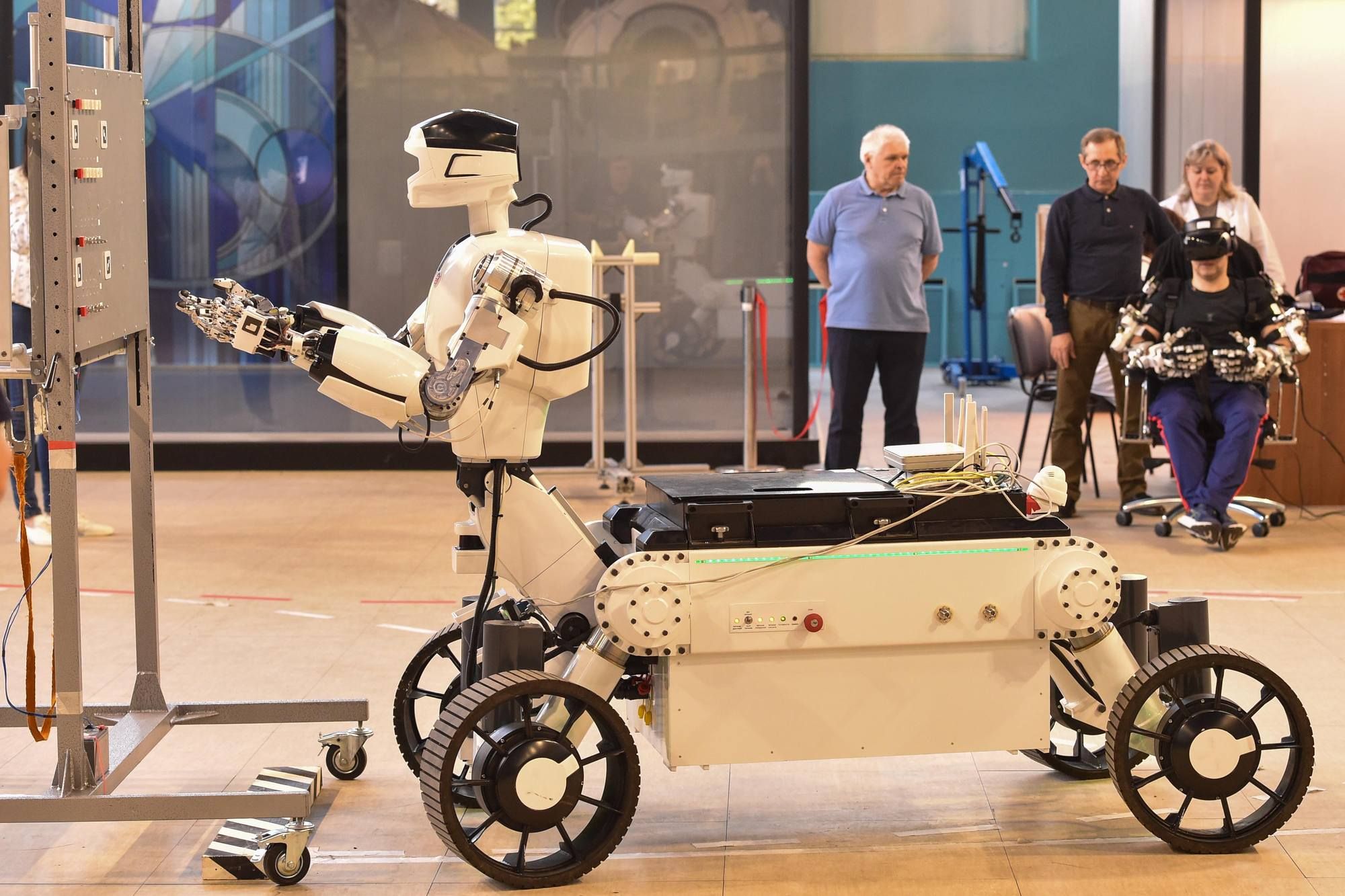The Marfa robot in operation.
