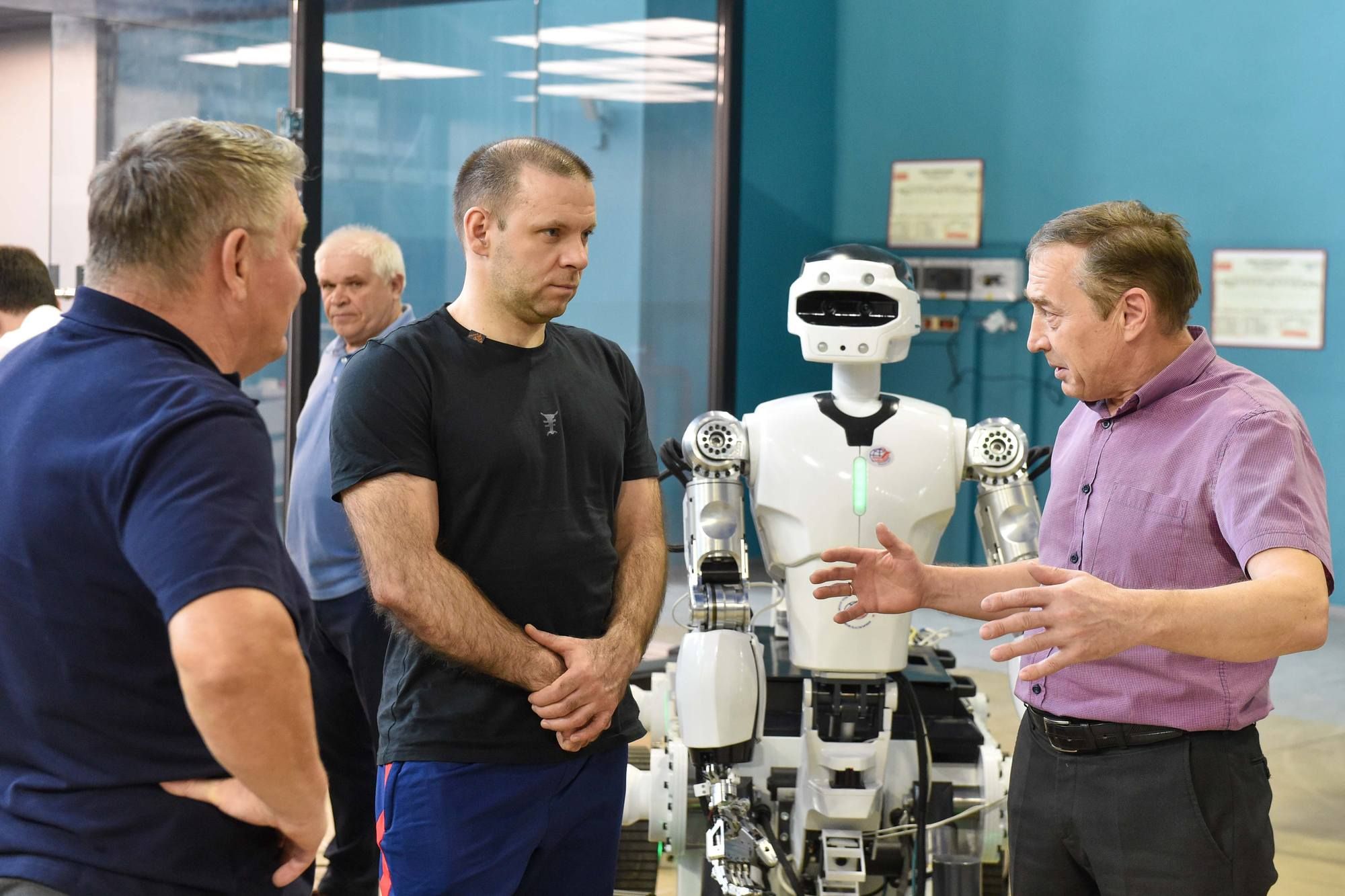 Ivan Vagner (in the background the Marfa robot of the mobile torso type) discusses the experience.