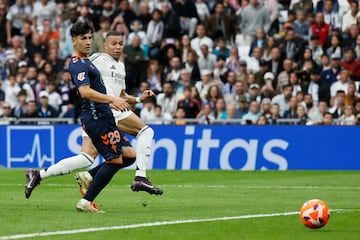 Mbappé scores the 3-0 despite the opposition of Yoel Lago.