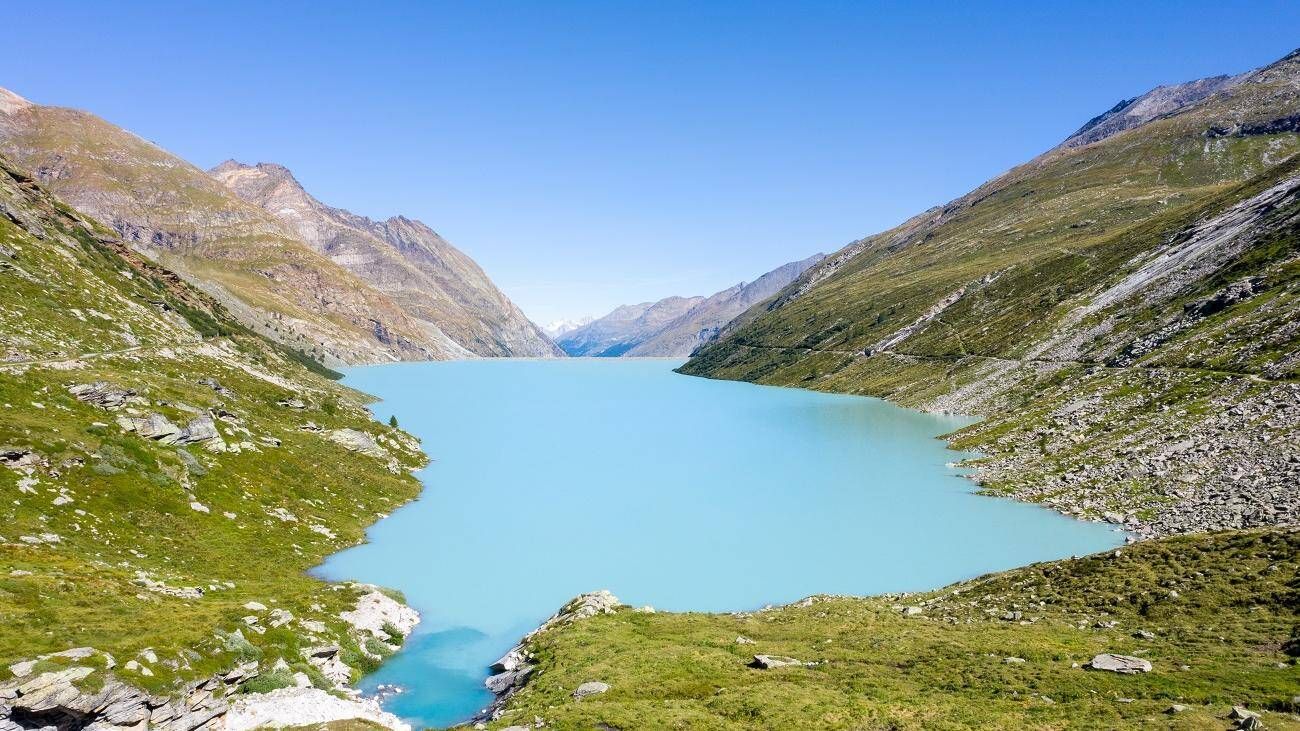The Mattmark dam is the largest natural dam in Europe. - © Levin.Studio The Mattmark dam is the largest natural dam in Europe. - © Levin.Studio