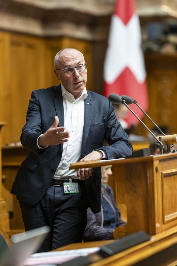 Manfred Buehler, SVP-BE, answers a question in the debate about violence in education, at the special session of the National Council, on Monday, May 5, 2025 in the National Council in Bern. (Keystone/Alessandro ...