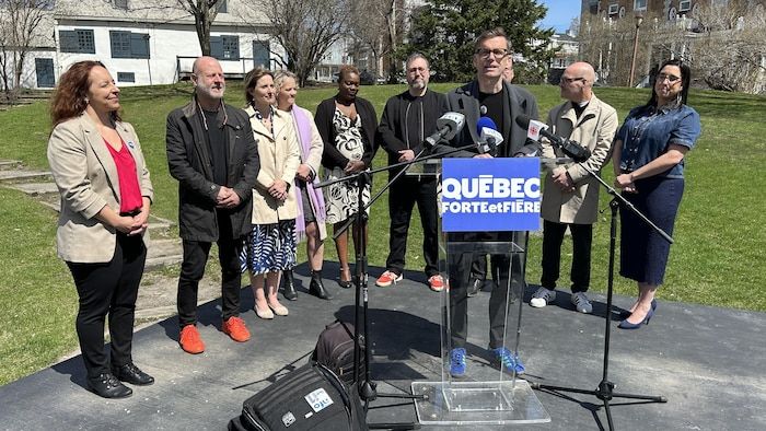 The mayor of Quebec at a press conference with his candidates.