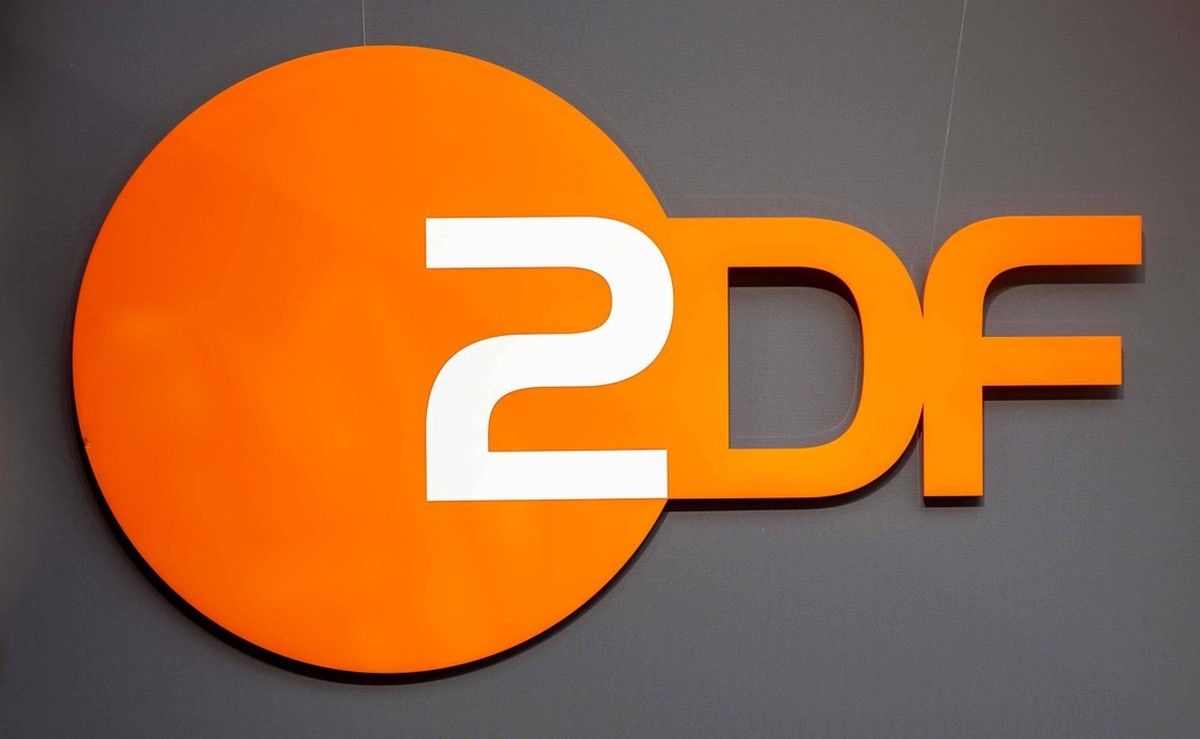 Berlin, Germany. May 27, 2024. ZDF logo on the RE: Publica 2024 under the motto Who Cares in the Berlin station at the Gleisdreieck. Berlin *** Berlin, Germany 27 May 2024 ZDF Logo at re Publica 202 ...