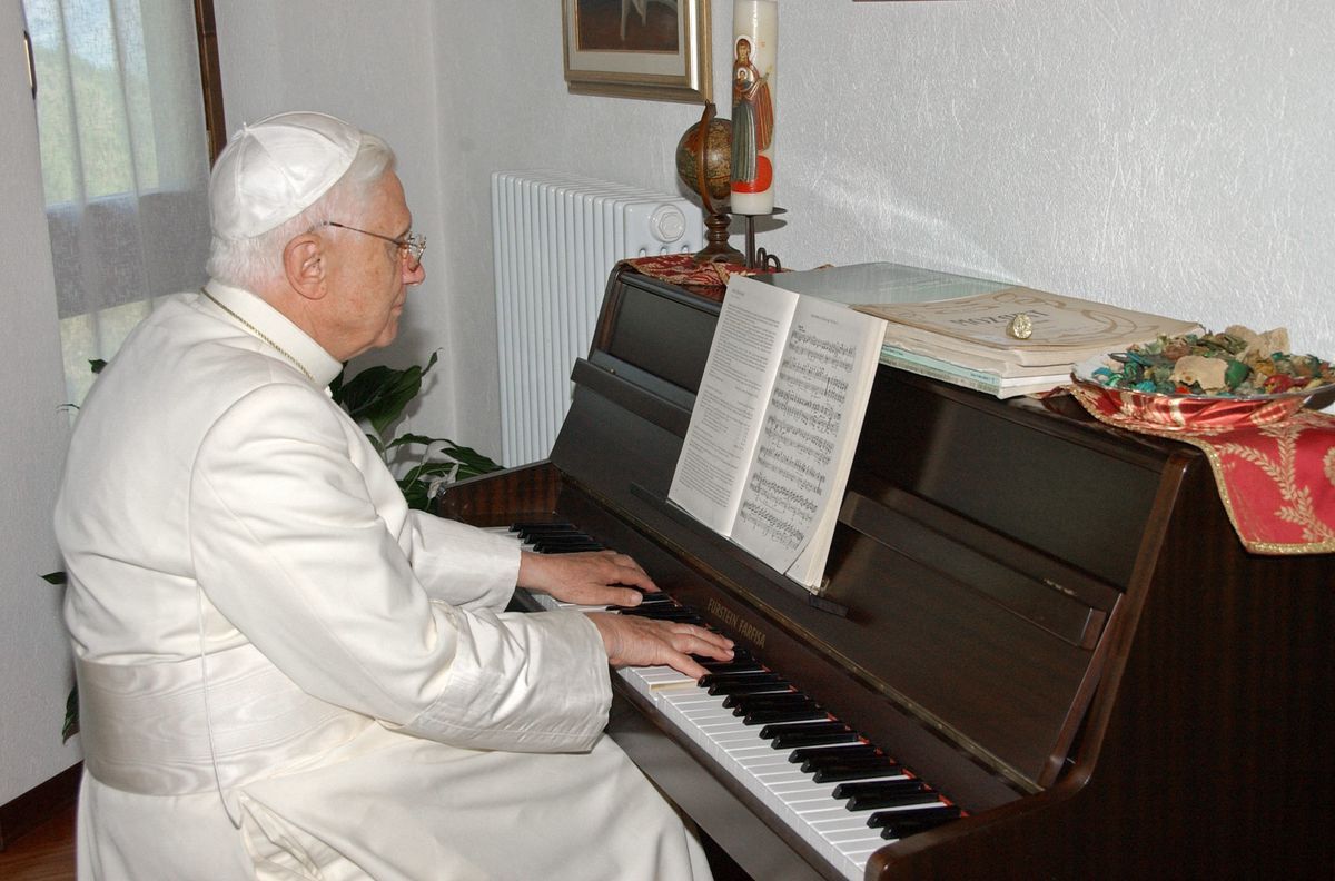 Pope Benoît XVI plays the Piano in the Combes, an alpine complex in Italy, on July 16, 2006, during his summer vacation. Pope Benoît XVI plays the Piano in the Combes, an alpine complex in Italy, on July 16, 2006, during his summer vacation.