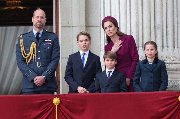 epa12075136 (L-R) William, Prince of Wales, Prince George, Prince Louis, Catherine the Princess of Wales and Princess Charlotte on the balcony of Buckingham Palace following the military procession to ...