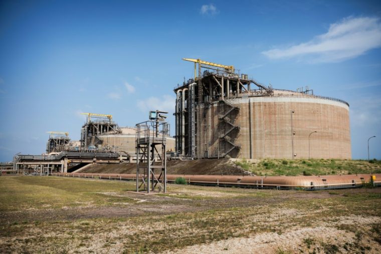 Giant gas storage reservoirs of the Cavaou GNL terminal in Fos-sur-Mer, June 22, 2023 (AFP / Clement Mahoudeau)