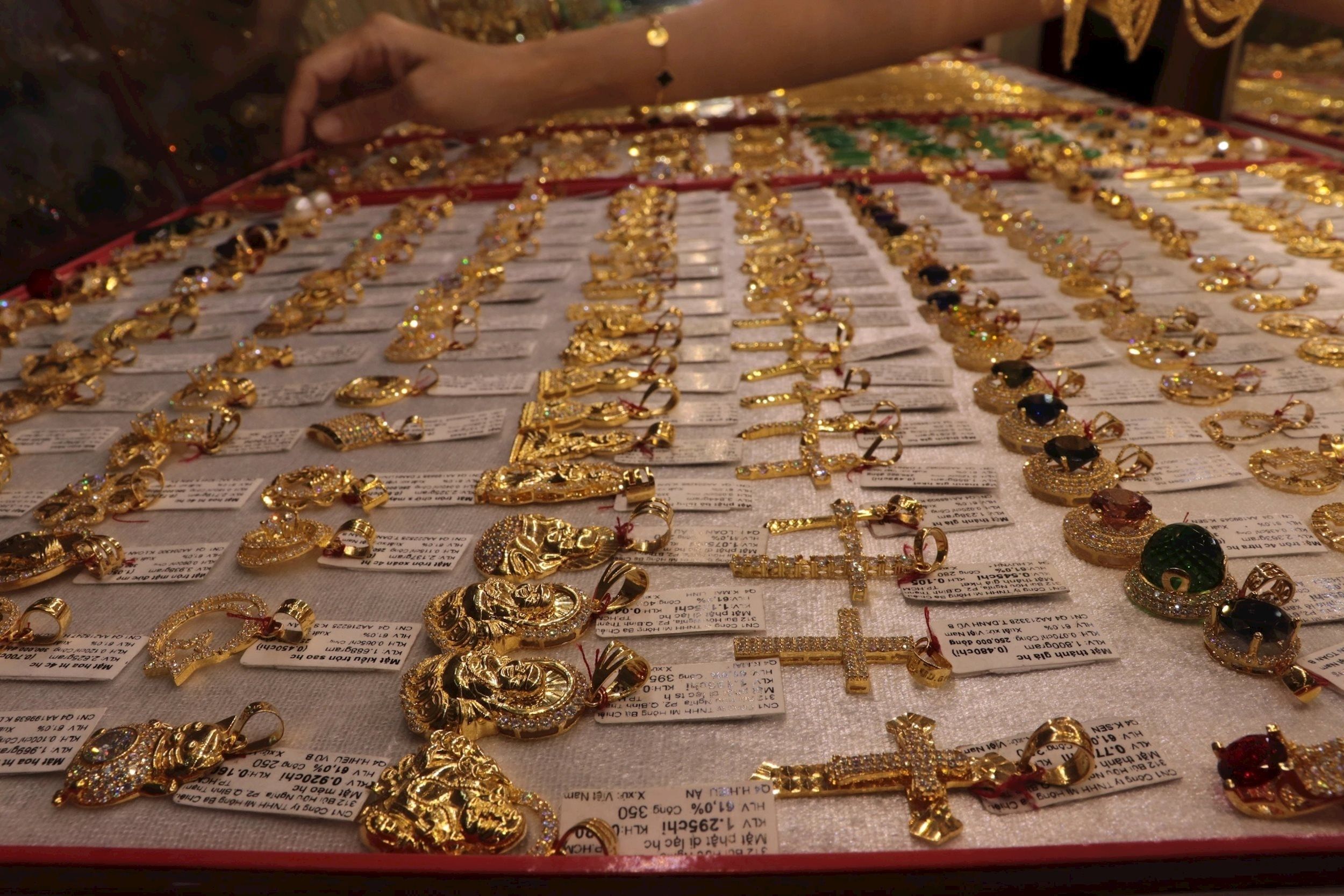 Gold price today 7/5: the price of gold increases because Mr. Trump imposes a new tax