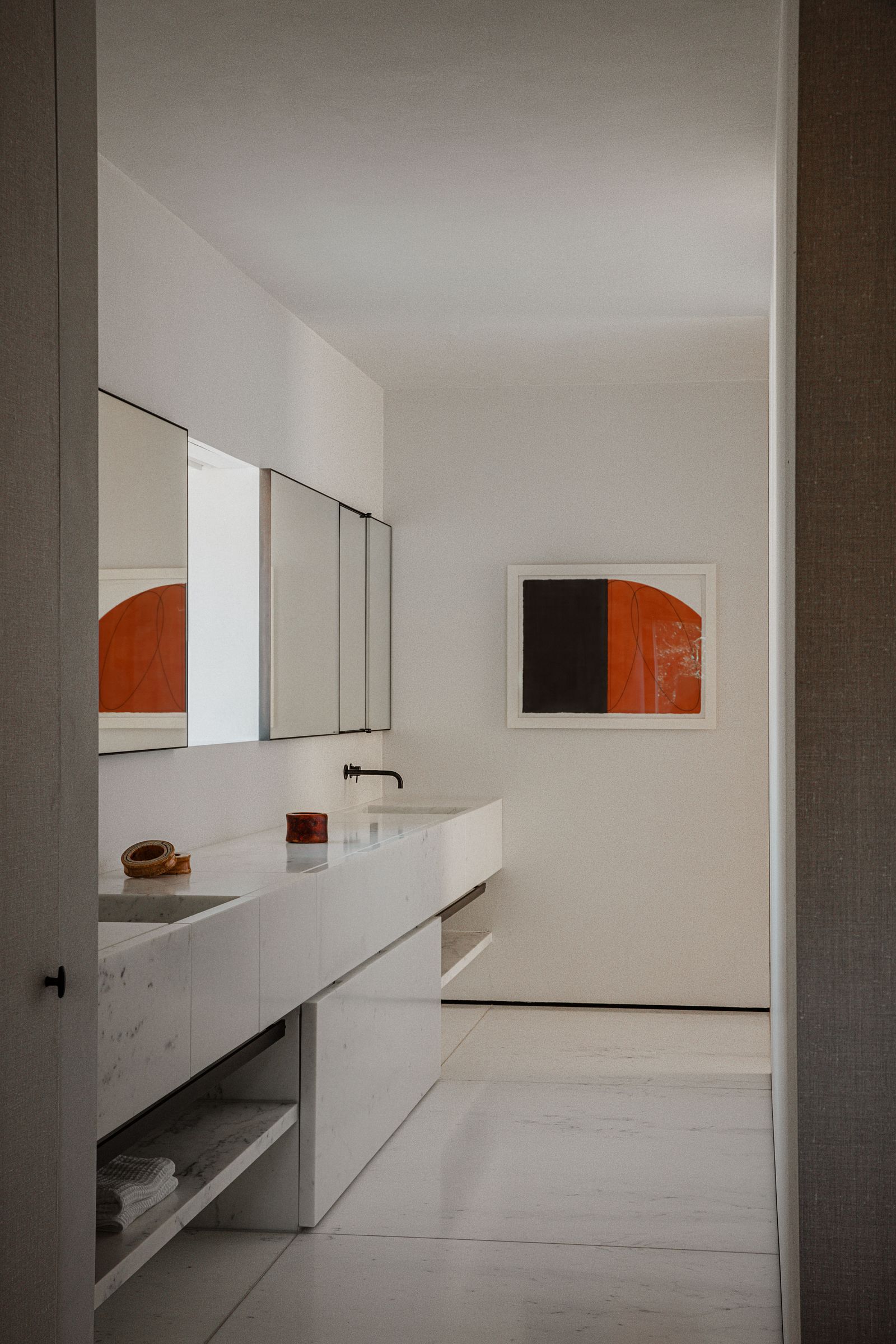 In the bathroom in Carrare Ponc Orangeblack Zone 1996 a painting by Robert Mangold.