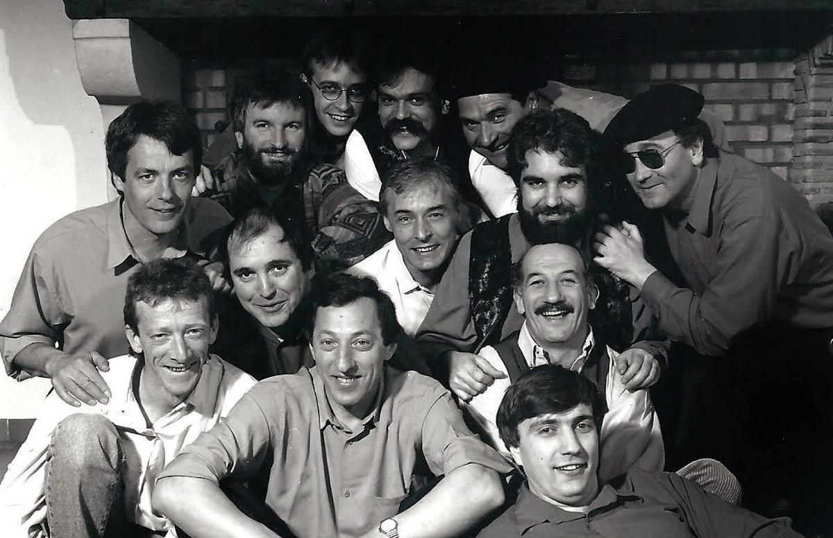 Jacolet Abadie and the members of the Los Pagalhós group in 1990, two years after the accident.