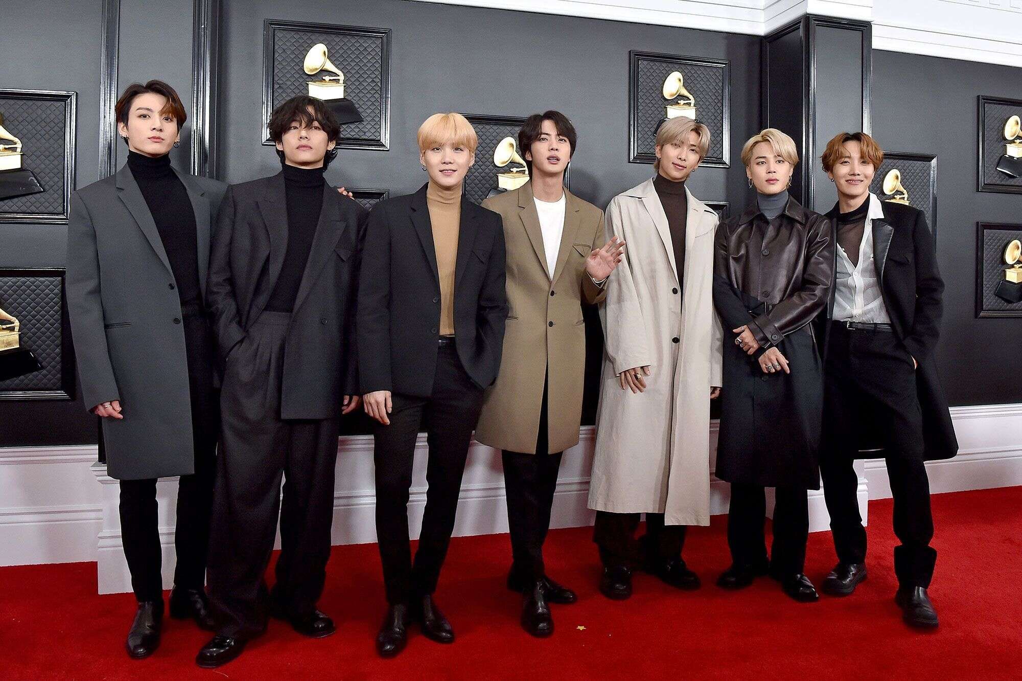 Behind the stage, these K-Pop idols also have a master's degree or a doctorate Behind the stage, these K-Pop idols also have a master's degree or a doctorate