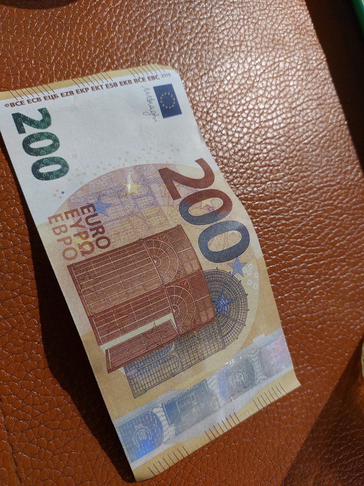 False tickets for 200 euros tickets to Frasnes and Wodecq