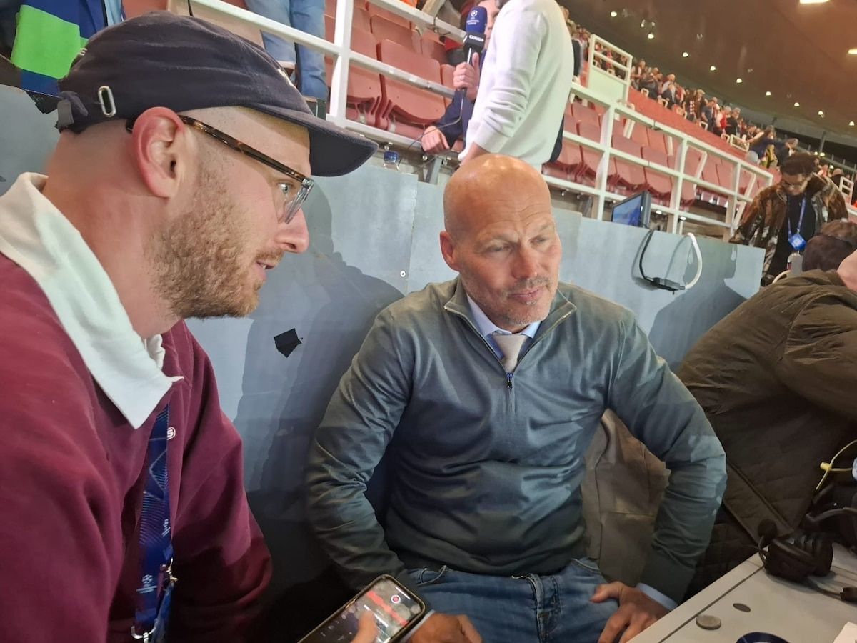 On A PU interviewer Freddie Ljungberg à L'Emirates Stadium the Annial.