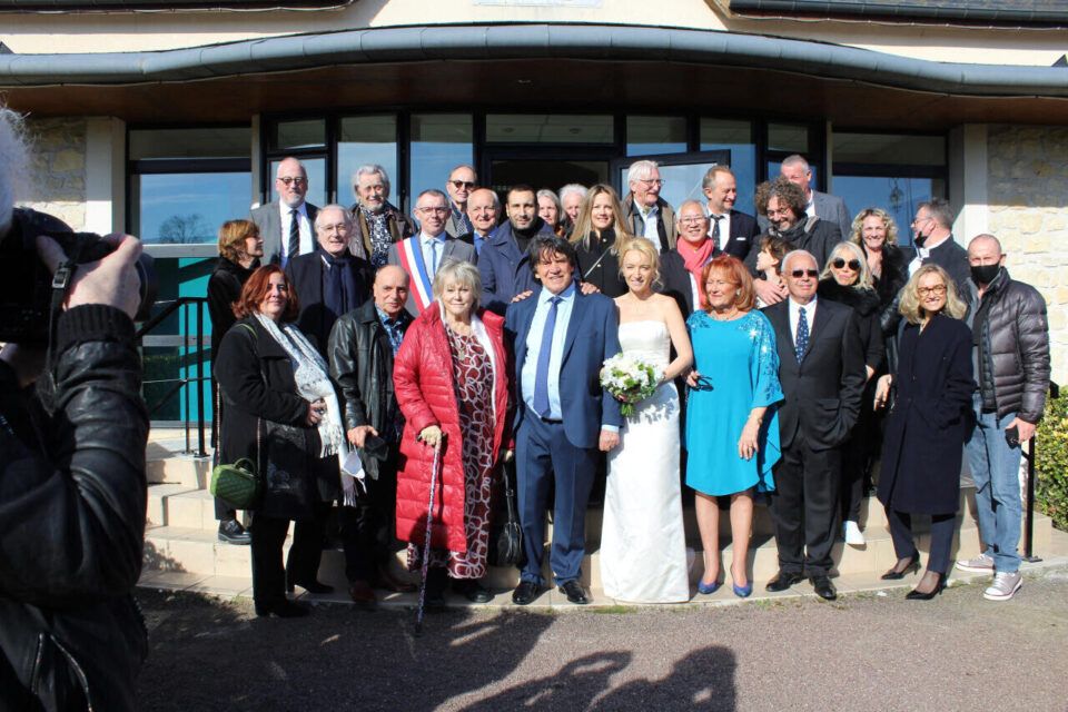 Saturday in Champonnard of celebrities at the marriage of Jean-François Davy Jean-François Davy and Irina Kostenko were married in Champenard, Saturday February 12, in front of around forty guests including Benoît Poelvoorde, Bernard Le Coq or Mylène Demongeot. - 1 (4)