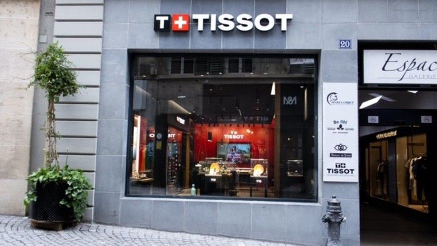 Tissot took up residence at the rue de Bourg, in Lausanne. His first shop in Switzerland.
