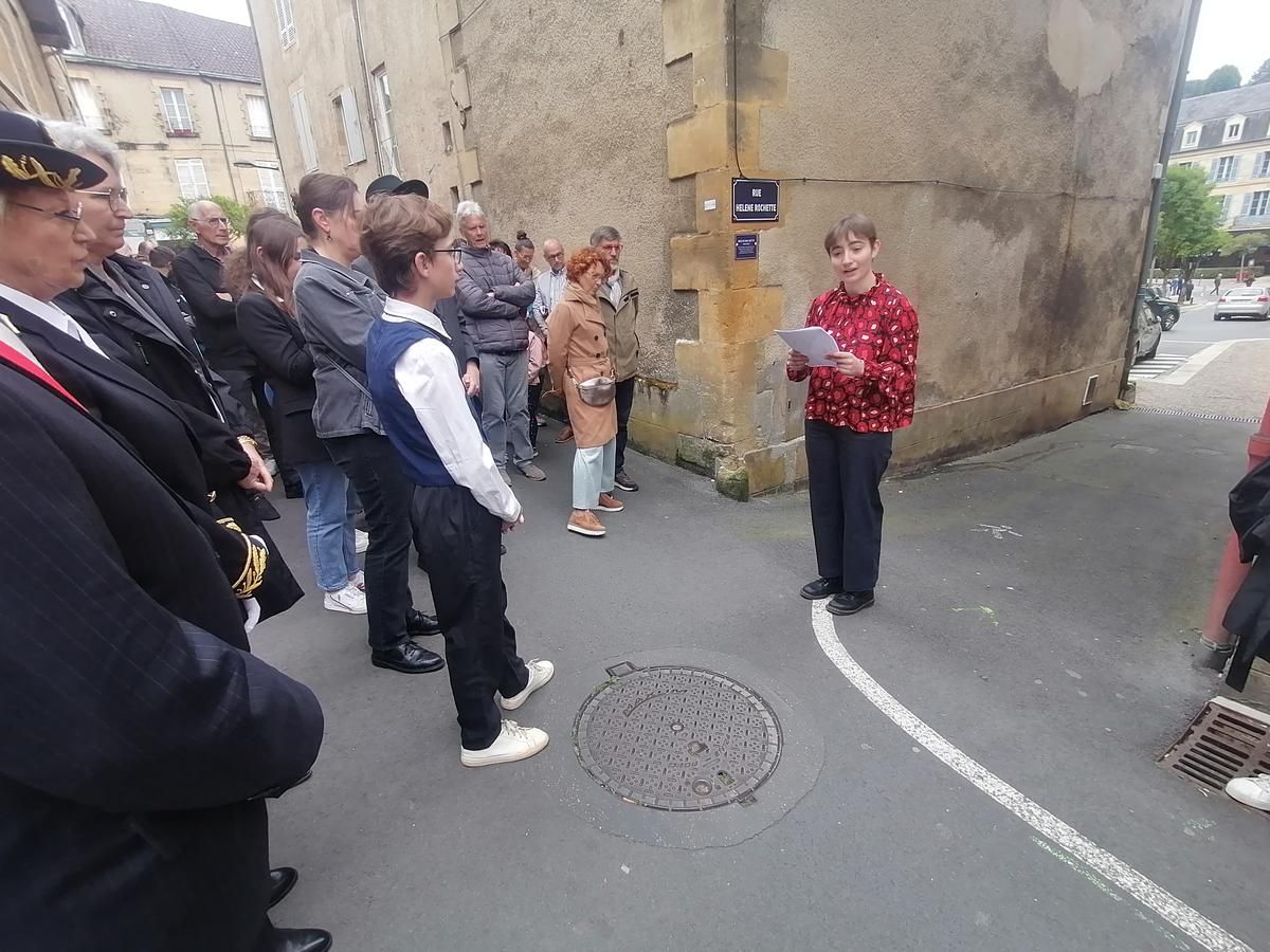 In front of rue Hélène-Rochette (1921-2011), farmer in Saint-André-d'Allas, resistant of the Combat group, deported to Buchenwald.