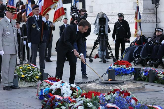 Emmanuel Macron rekindles the flame of the tomb of the unknown soldier during a ceremony at the Arc de Triomphe marking the 80ᵉ anniversary of the end of the Second World War in Europe, in Paris, May 8, 2025.