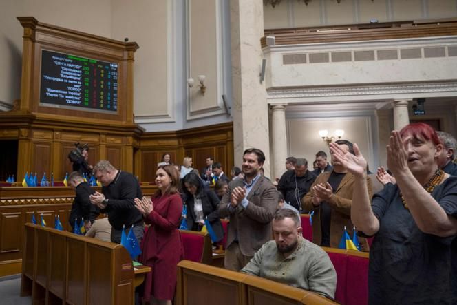 Ukrainian deputies applaud after the vote on ratification of the mineral agreement signed with the United States, in Parliament, in kyiv, on May 8, 2025.