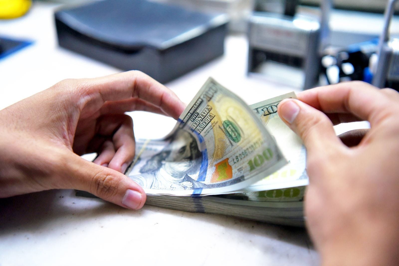 Exchange rate of the US dollar today, May 9: slight increase, close to the 100 bar