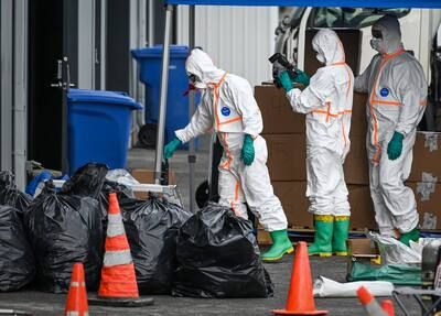 A clandestine lab dismantled in front of the town hall