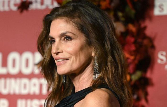 Cindy Crawford and Jennifer Garner who pose with Holocaust survivors: the impactor project “Borrowed Spotlight”