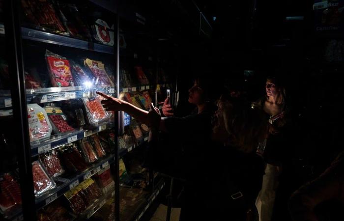 The current gradually returns after blackout