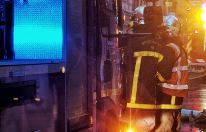 A building evacuated in the night, two injured