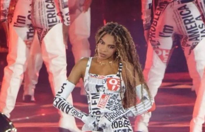 Beyoncé raises her two daughters on stage