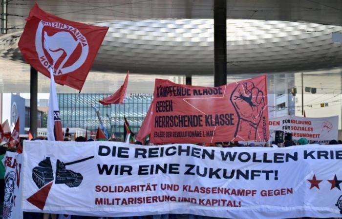 Nearly 3000 demonstrators for the Labor Day in Basel
