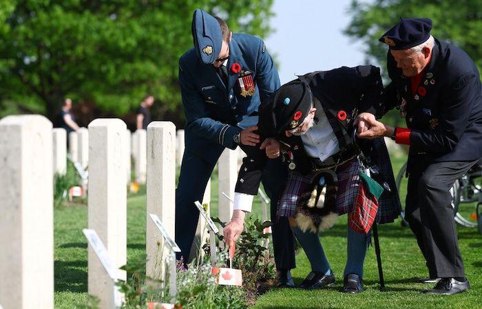 Young Canadians in the Netherlands for the 80th anniversary of the Victory Day