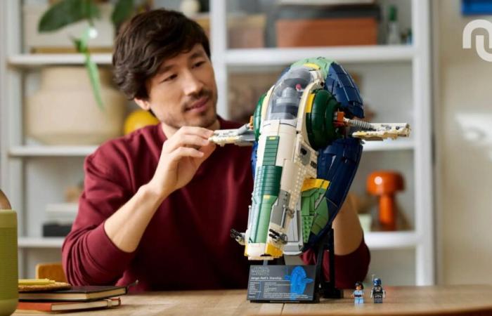 This big Lego vessel by Jango Fett is a happiness to build