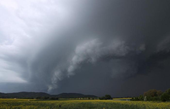 Weather change: injuries and railway closures after strong storms