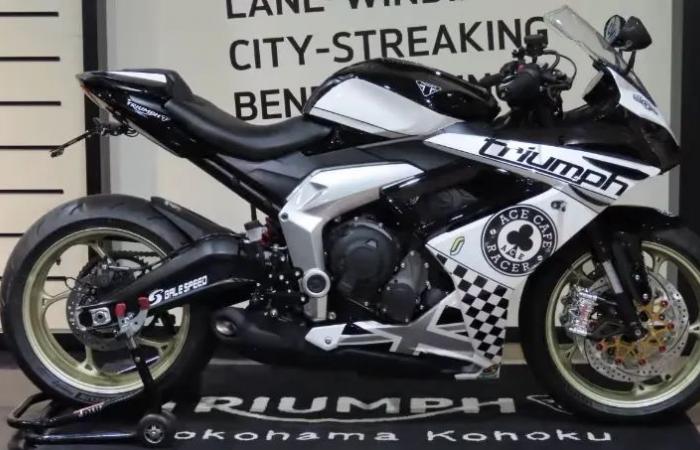 Ace Cafe Racer takes the lead in the Triumph Japan personalization competition.