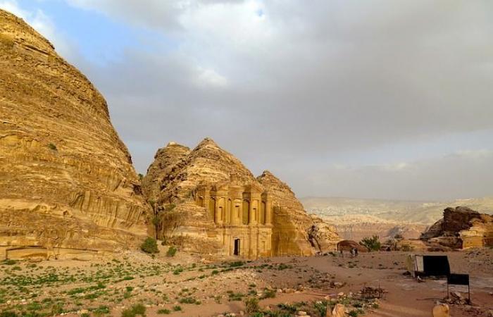 Petra: a sudden flood obliges tourists to leave the premises