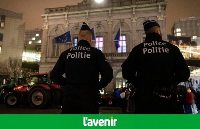 What are the roles of the military police and the civilian police in the Belgian Parliament? Who ensures the safety of what? Are they duplicating?