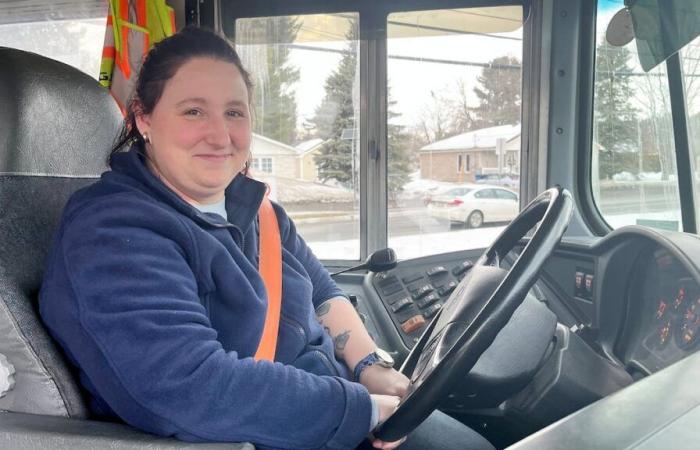 “It takes patience”: an afternoon aboard a school bus where we had to repeat “we sit” 16 times