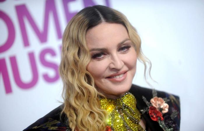 In fine lingerie and transparent tunic, she celebrates the 29th anniversary of her toy boy